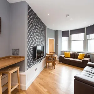 https://spacious-grassmarket-2-bedroom-apartment.edinburghhotelsuk.org