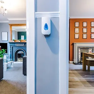 https://spacious-modern-chester-home-great-location.hotelsin-chester.com