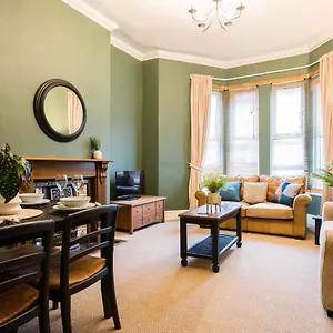 https://2-bed-apartment-central-cardiff.cardiffhotelswales.com