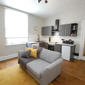 https://modern-listed-city-centre-apartment.hotelsin-chester.com